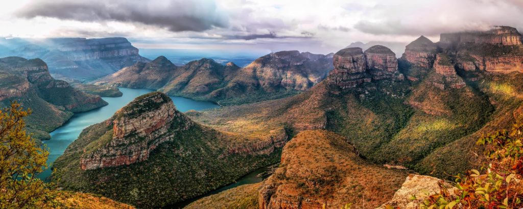 Creating Panoramic Photos: Shooting Techniques and Stitching in Photoshop